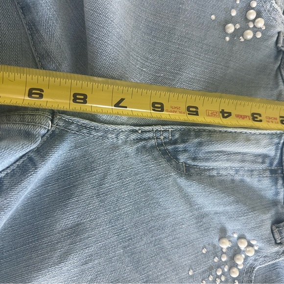 Jennifer Lopez Distressed Denim Jeans in Light Blue - Picture 7 of 9